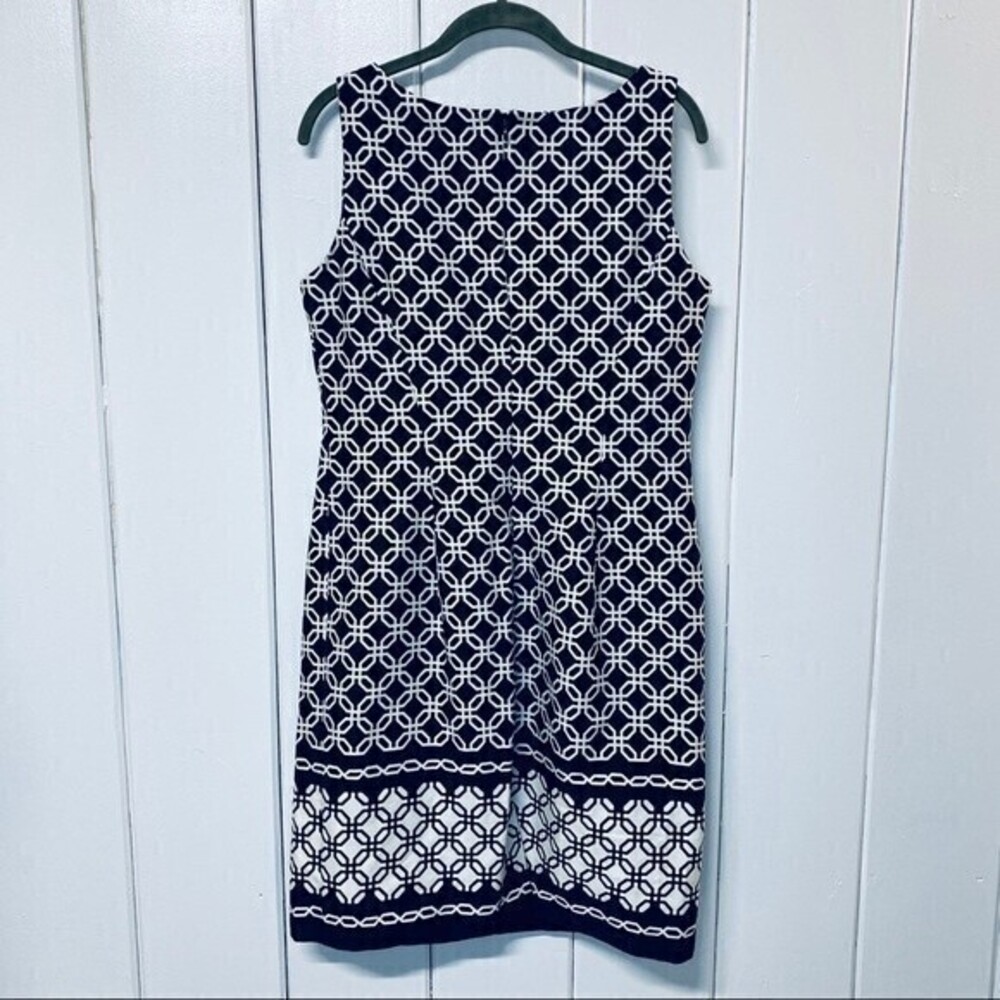 Madison Leigh Women’s Dress, Size 10,‎ Black and White Pattern w/tiny stain* - Picture 2 of 7